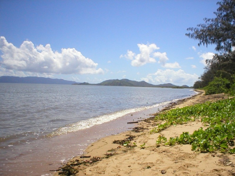 Bushland Beach QLD 4818