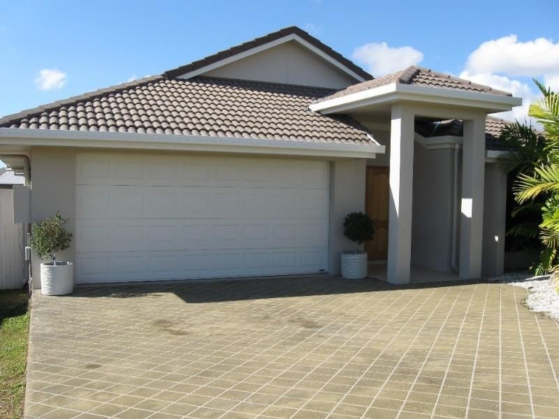 Bushland Beach QLD 4818