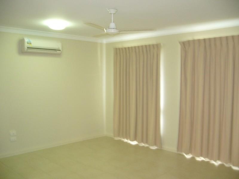 Bushland Beach QLD 4818