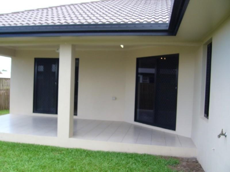 Bushland Beach QLD 4818