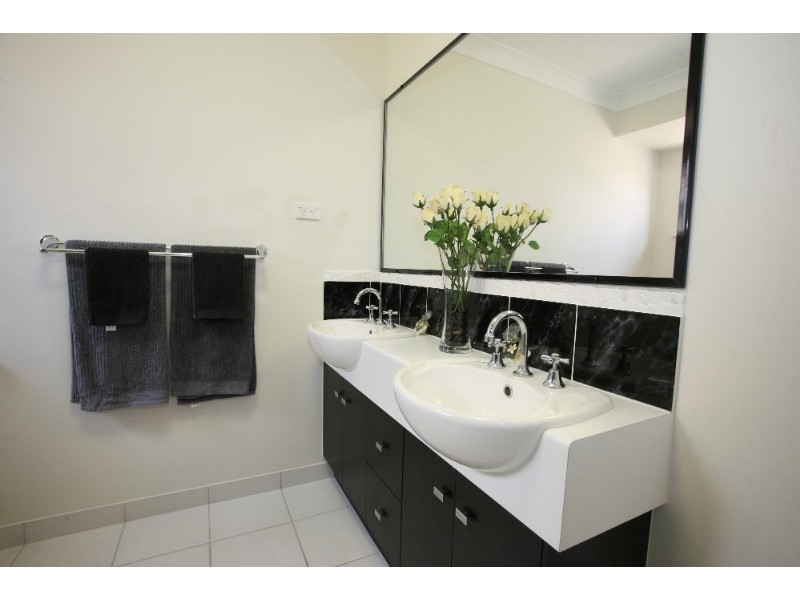 12 Lockyer Place, Mount Louisa QLD 4814