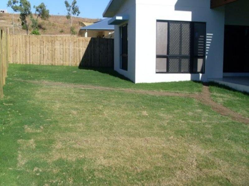 Bushland Beach QLD 4818