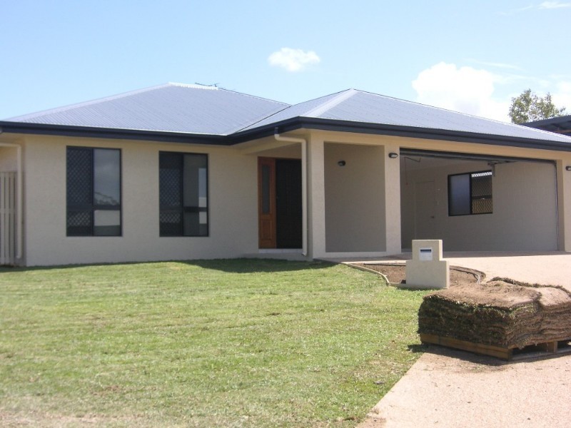 Bushland Beach QLD 4818