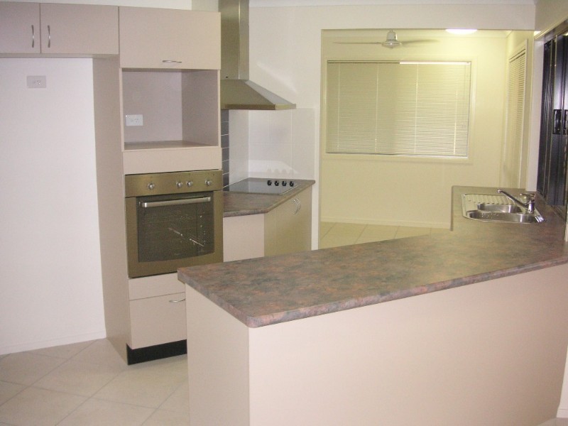 Bushland Beach QLD 4818