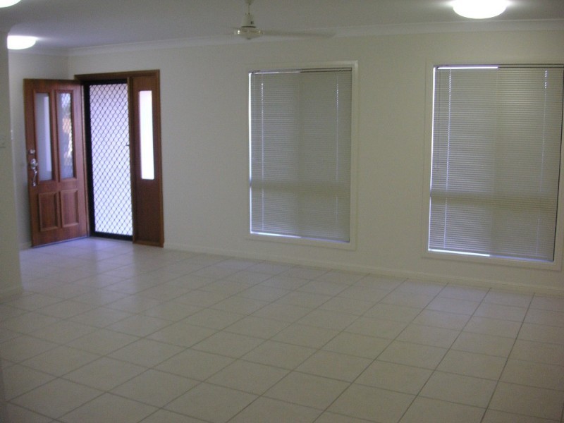 Bushland Beach QLD 4818