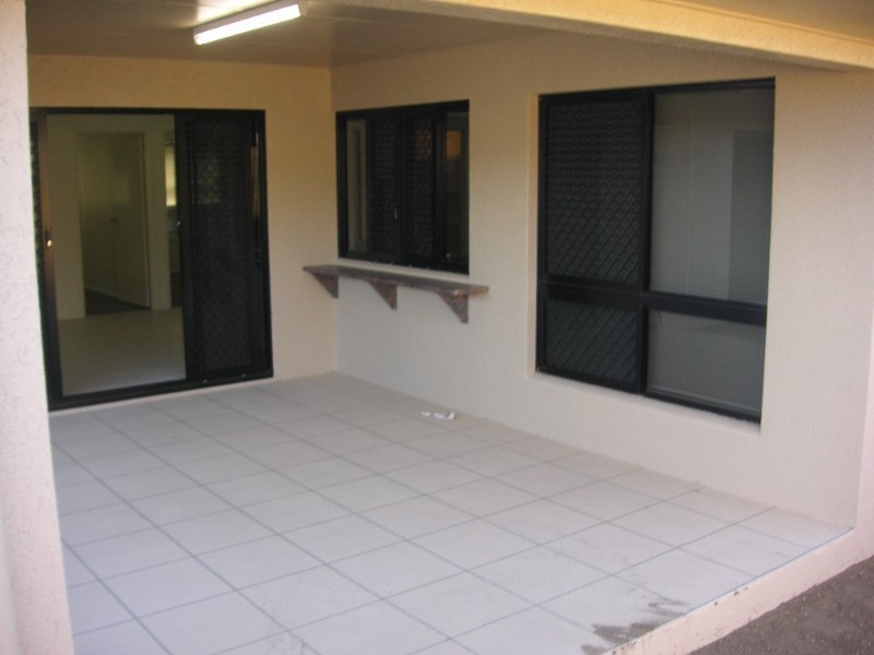 Bushland Beach QLD 4818