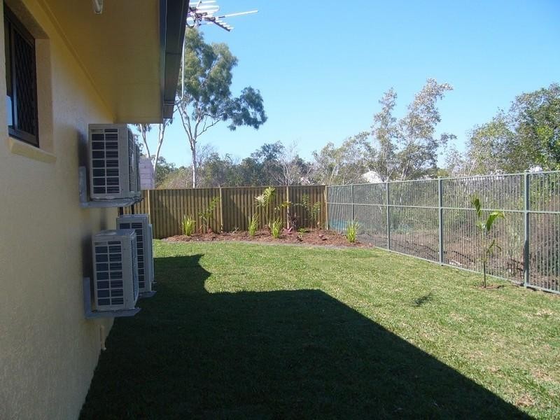 Bushland Beach QLD 4818