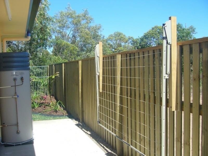 Bushland Beach QLD 4818