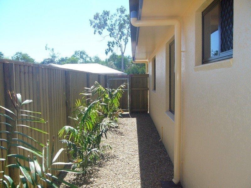 Bushland Beach QLD 4818