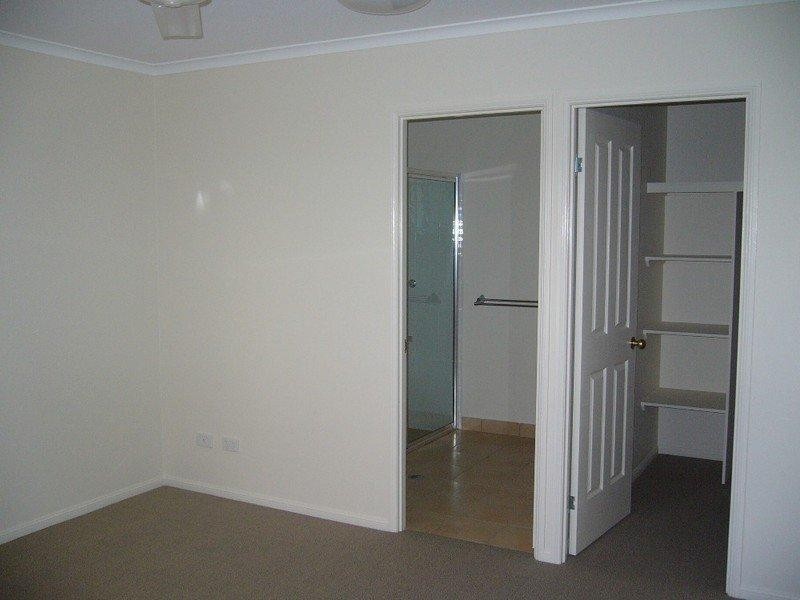 Bushland Beach QLD 4818