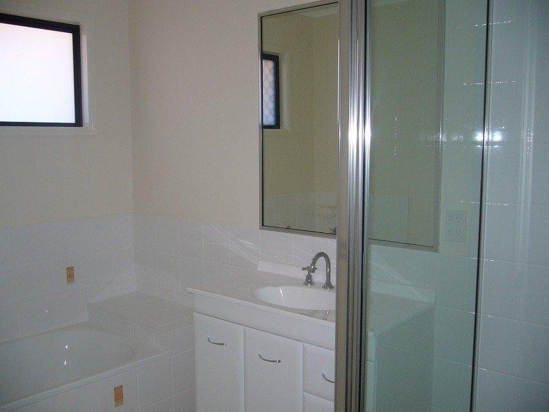 Bushland Beach QLD 4818