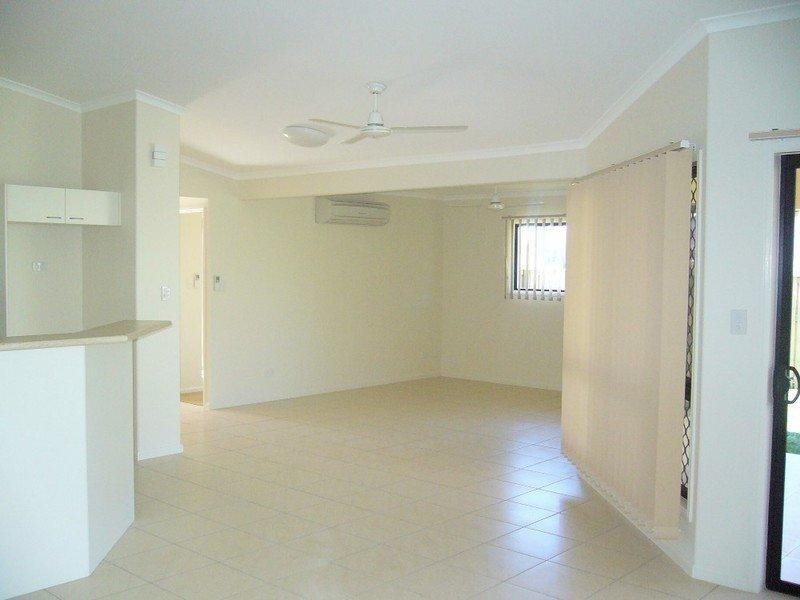 Bushland Beach QLD 4818