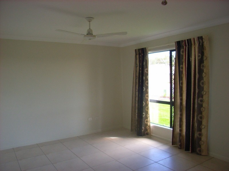 Bushland Beach QLD 4818