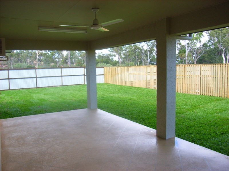 Bushland Beach QLD 4818