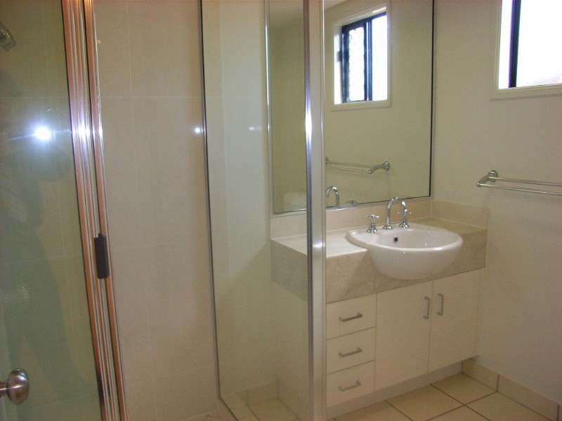 Bushland Beach QLD 4818