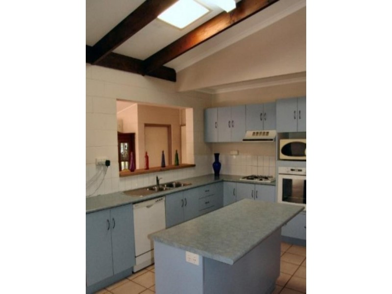 Bushland Beach QLD 4818