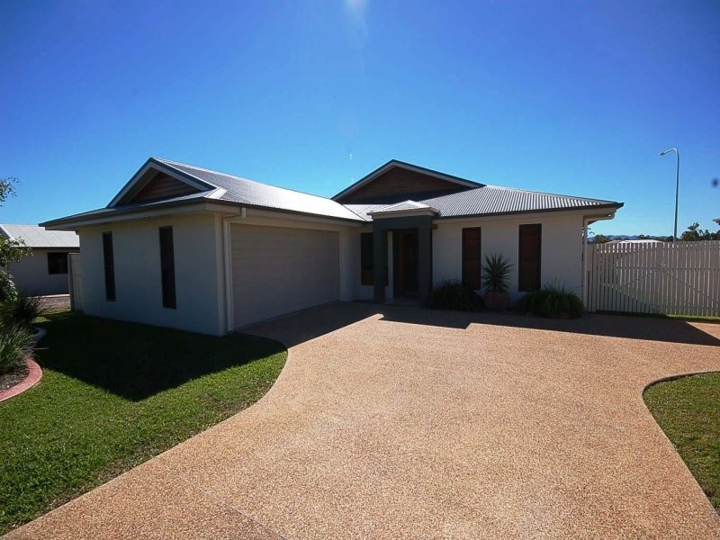 Bushland Beach QLD 4818