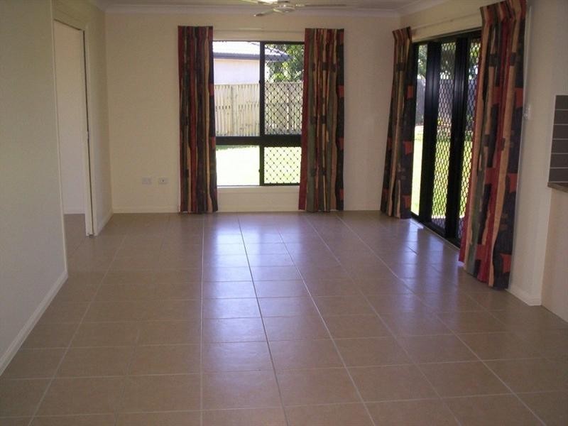 Bushland Beach QLD 4818