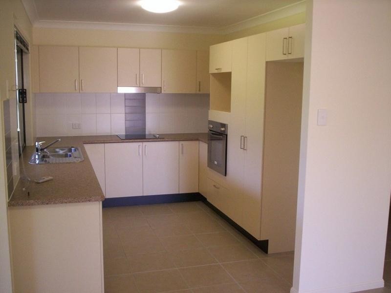 Bushland Beach QLD 4818