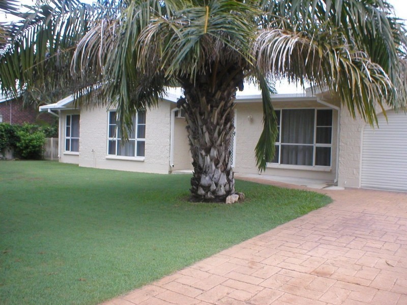 Bushland Beach QLD 4818