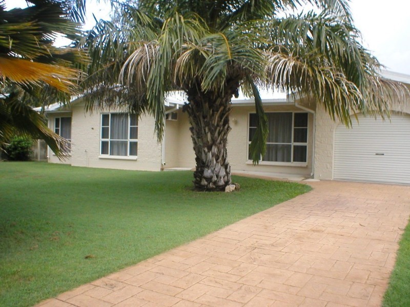 Bushland Beach QLD 4818