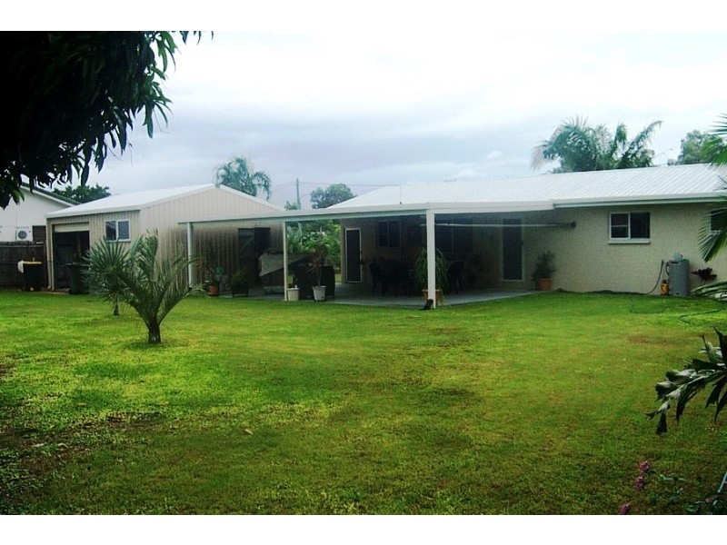 Bushland Beach QLD 4818