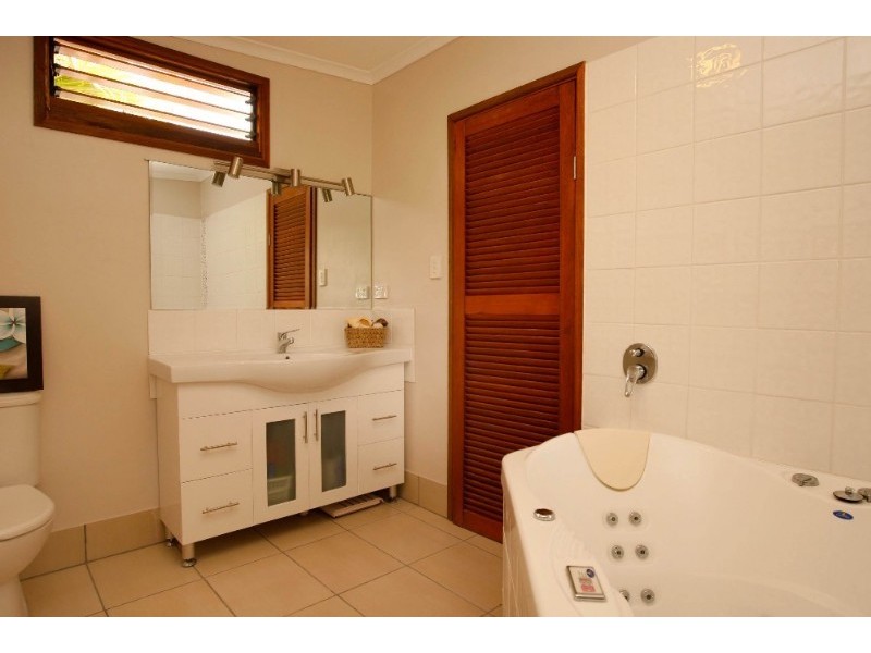 14 Roberts Street, Hermit Park QLD 4812