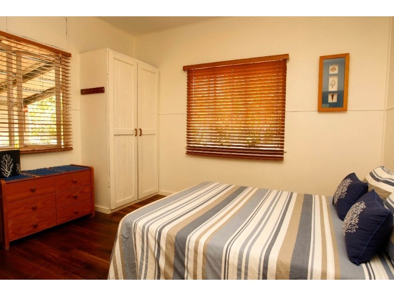 14 Roberts Street, Hermit Park QLD 4812