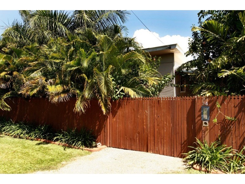 14 Roberts Street, Hermit Park QLD 4812