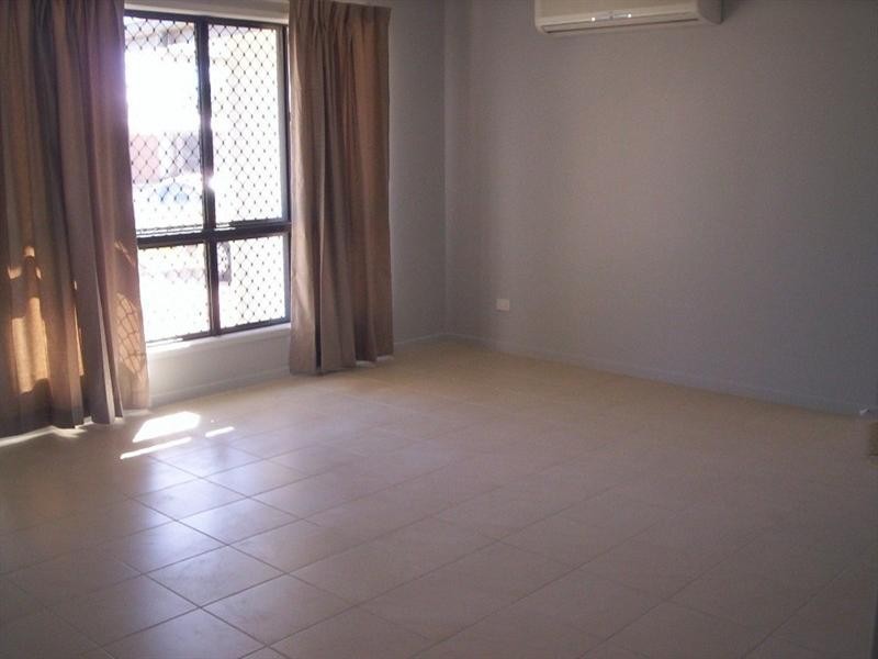 Bushland Beach QLD 4818