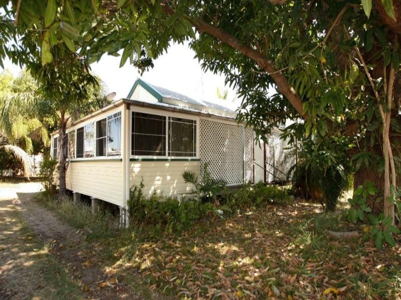 142 Queens Road, Hermit Park QLD 4812