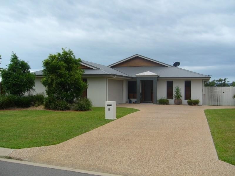 Bushland Beach QLD 4818