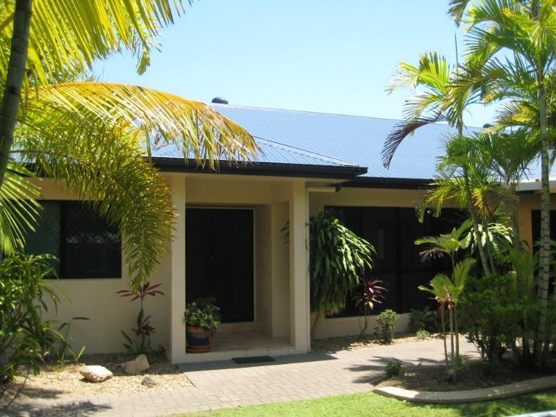 Bushland Beach QLD 4818