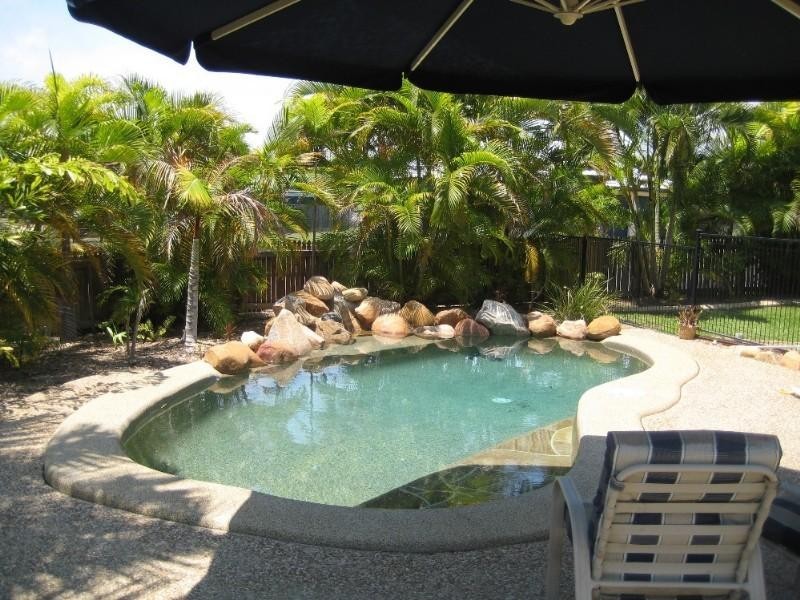 Bushland Beach QLD 4818