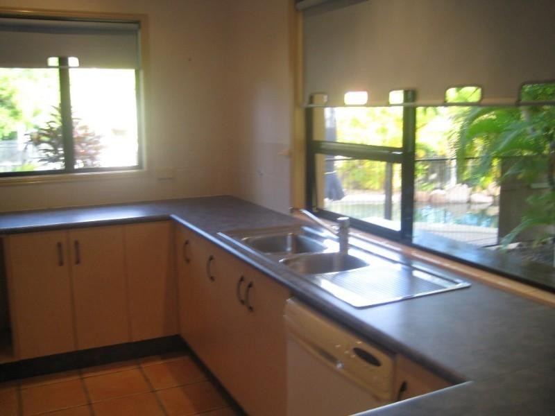 Bushland Beach QLD 4818