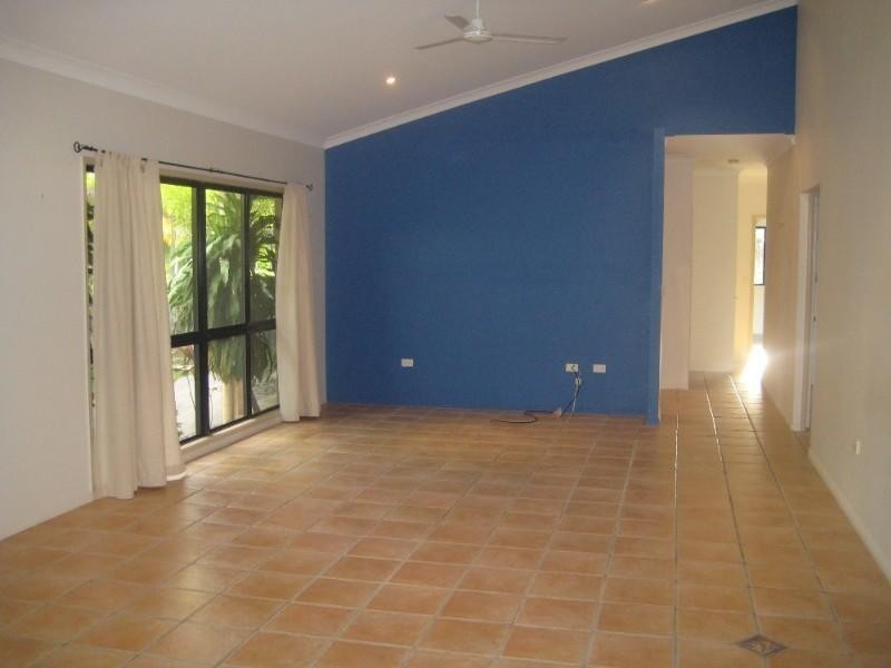 Bushland Beach QLD 4818