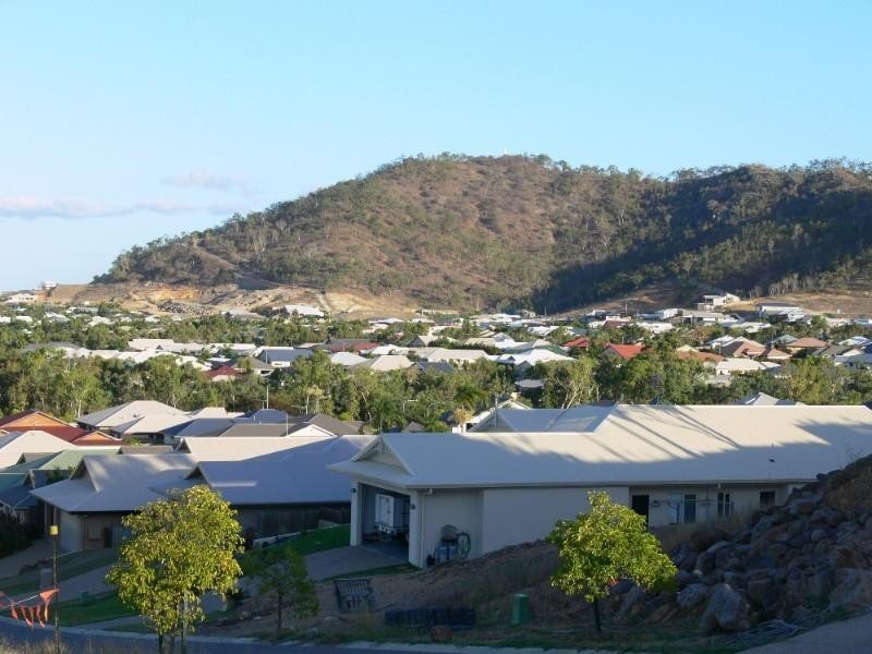 9 Palomar Court, Mount Louisa QLD 4814