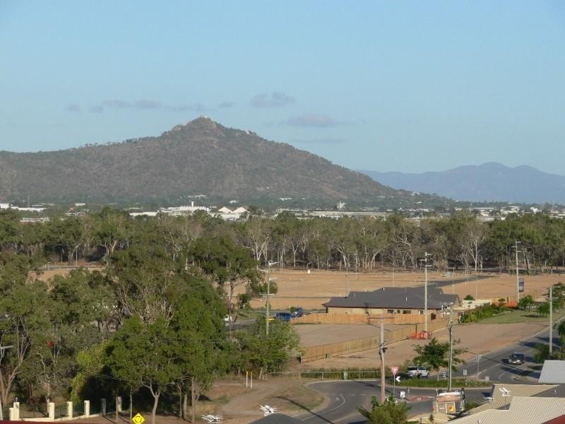 9 Palomar Court, Mount Louisa QLD 4814