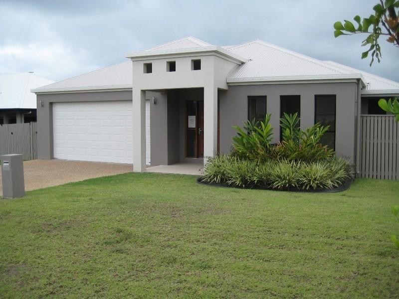 Bushland Beach QLD 4818