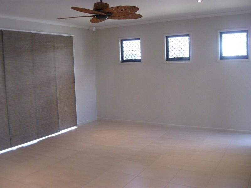 Bushland Beach QLD 4818