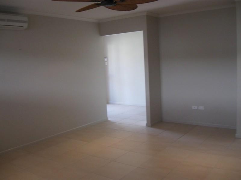 Bushland Beach QLD 4818