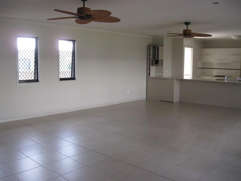 Bushland Beach QLD 4818