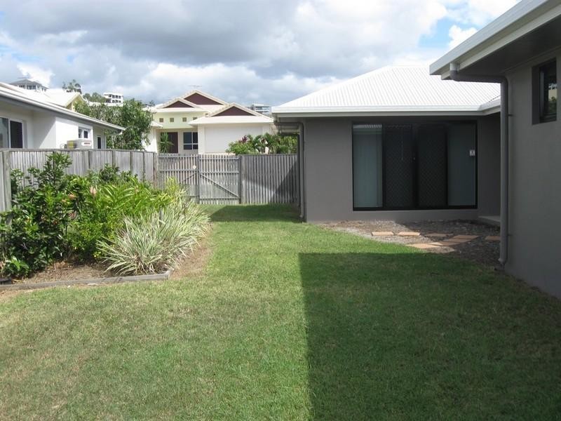 Bushland Beach QLD 4818