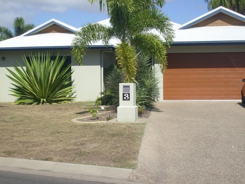 Bushland Beach QLD 4818