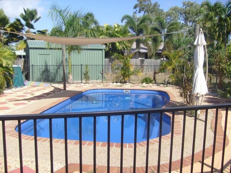 Bushland Beach QLD 4818