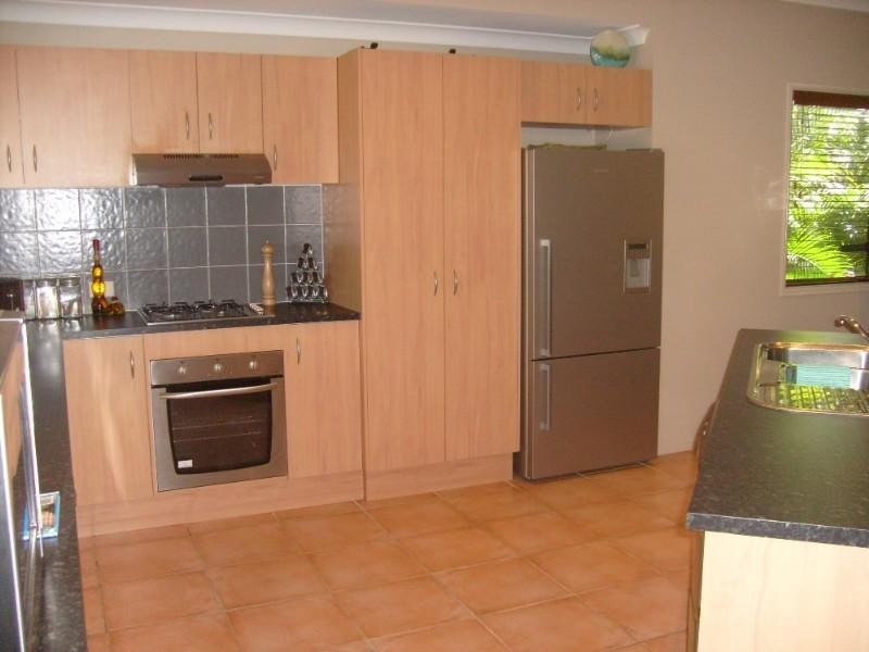 Bushland Beach QLD 4818