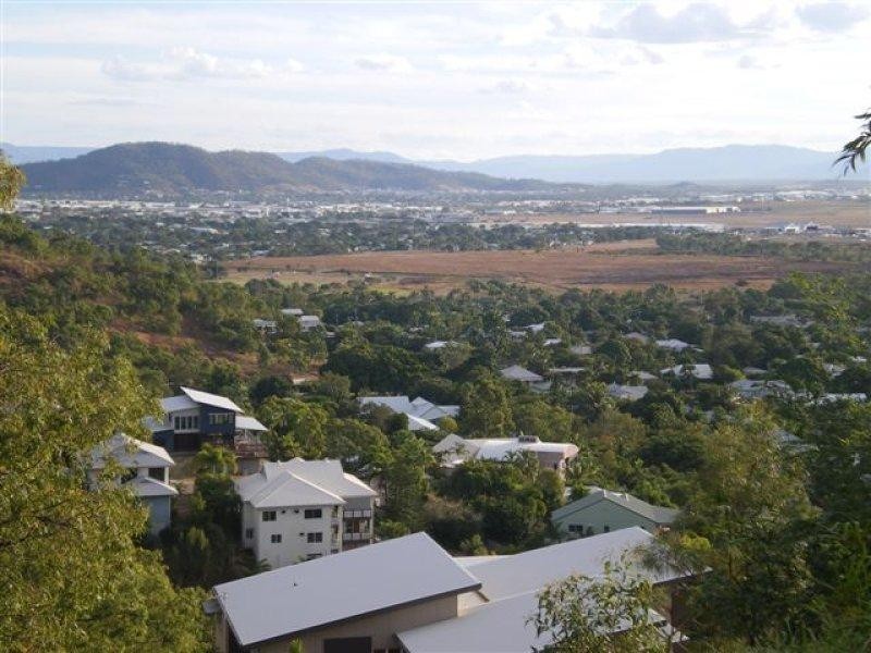 20 The Point, Castle Hill QLD 4810