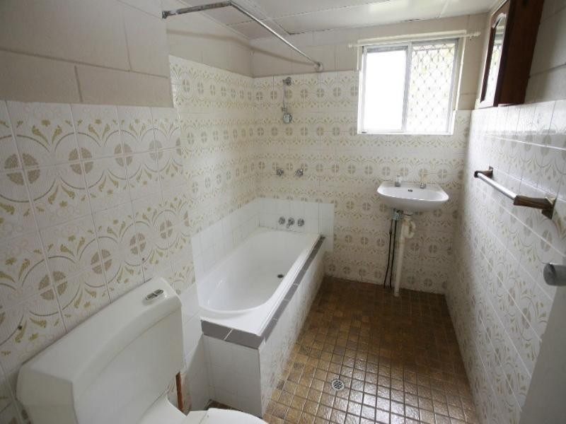 1/12 The Avenue, Hermit Park QLD 4812