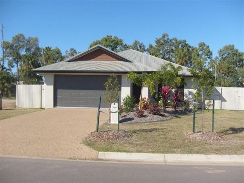 Bushland Beach QLD 4818