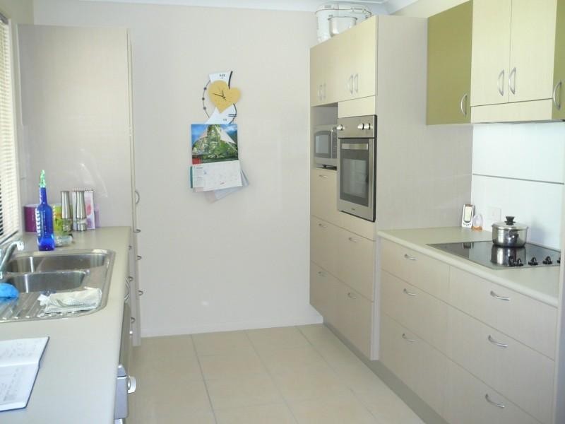 Bushland Beach QLD 4818